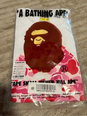 A BATHING APE Men’s White & Pink Camo Ape Head Logo Tee Xl BNWT